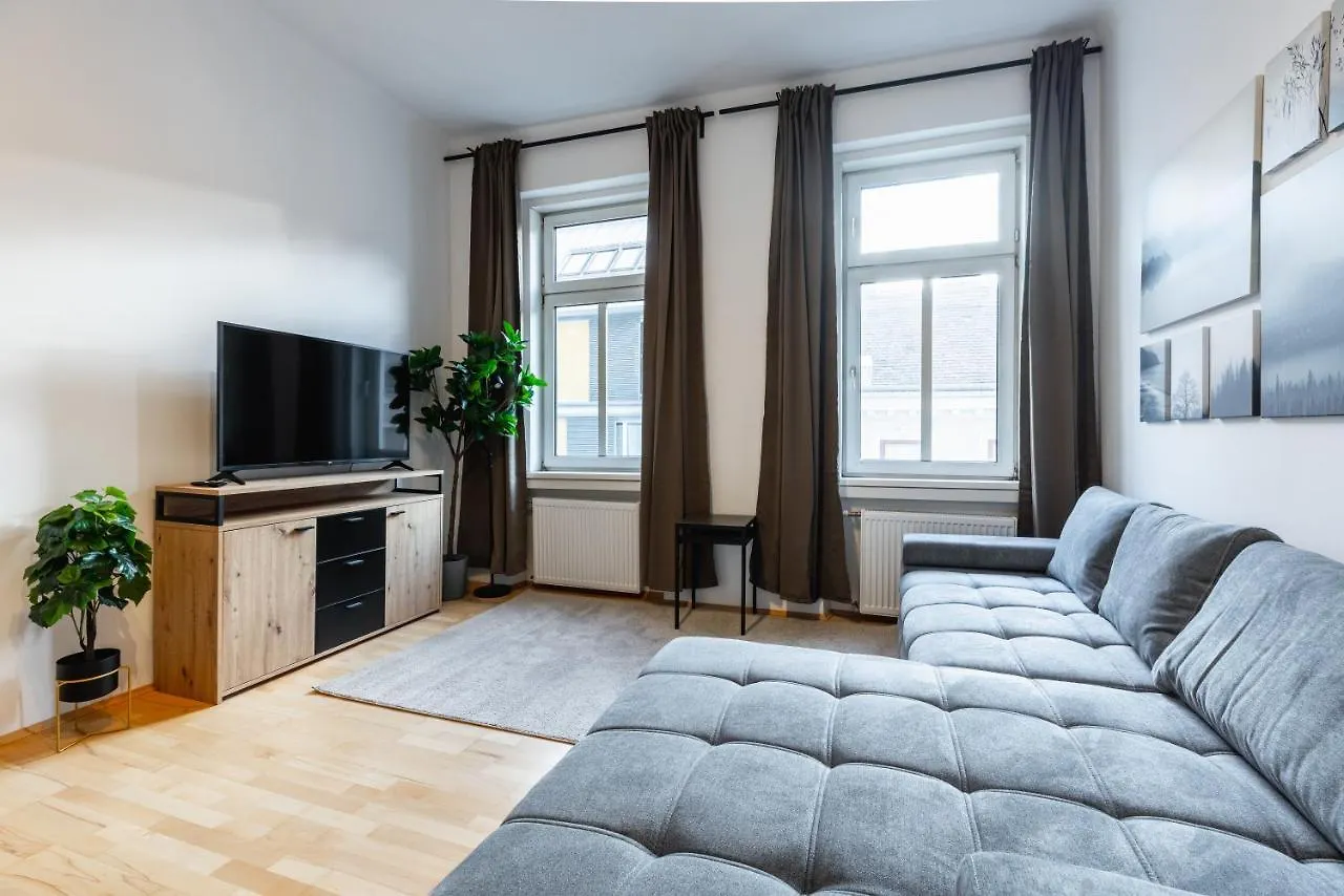 וינה Cozy Apartment Steps Away From Subway Station