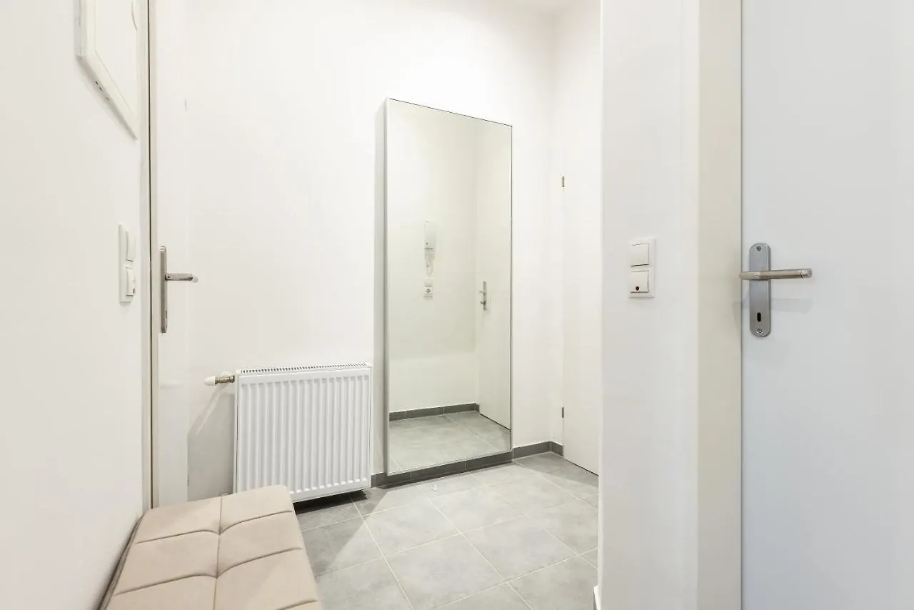 Cozy Apartment Steps Away From Subway Station Wien