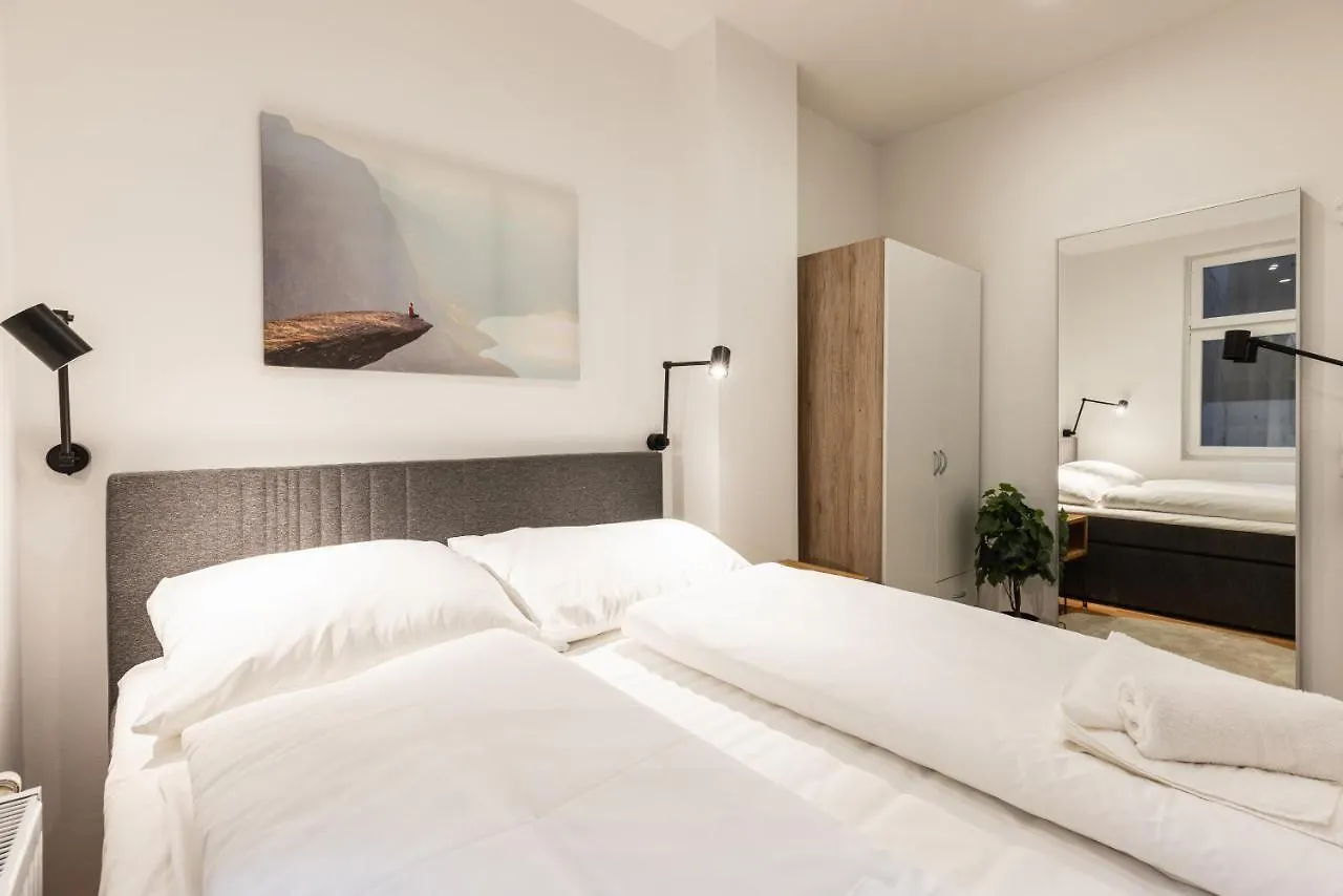 Cozy Apartment Steps Away From Subway Station Wien