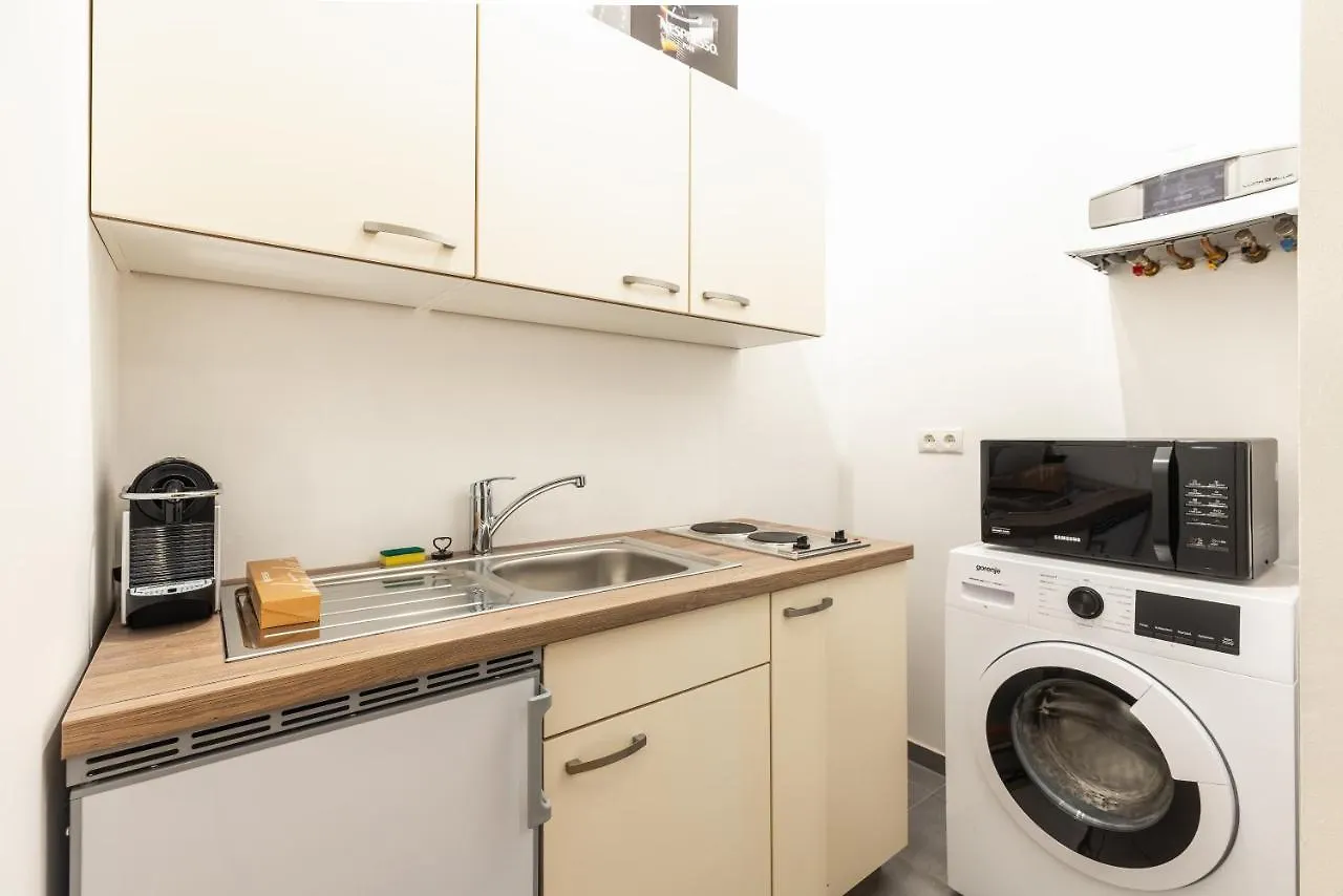 Cozy Apartment Steps Away From Subway Station Wien